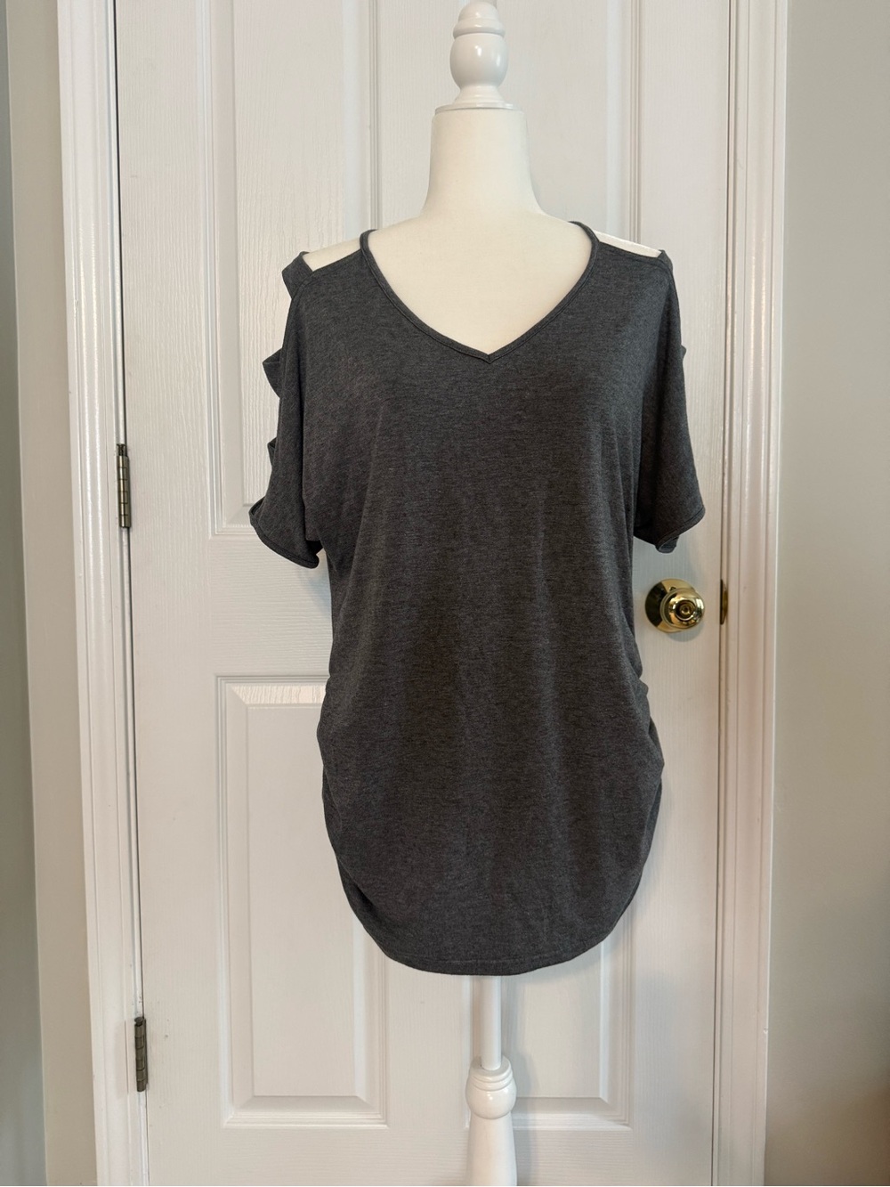 Emerald Gray V-Neck Cold Shoulder Cut-Out Top - SzL - EUC. Ruched sides.